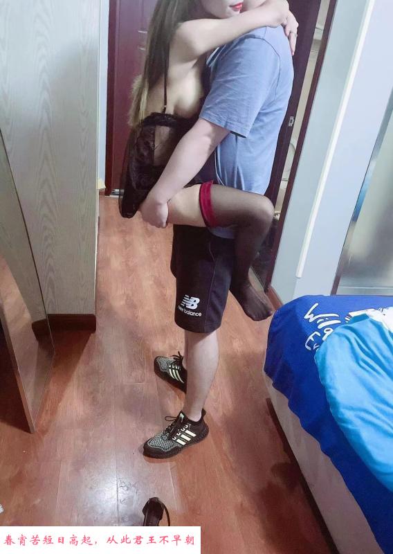 可以抱起来玩的美女 第1张